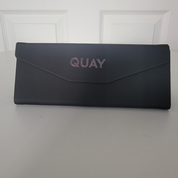 Quay No Apologies Sunglasses - Picture 3 of 7